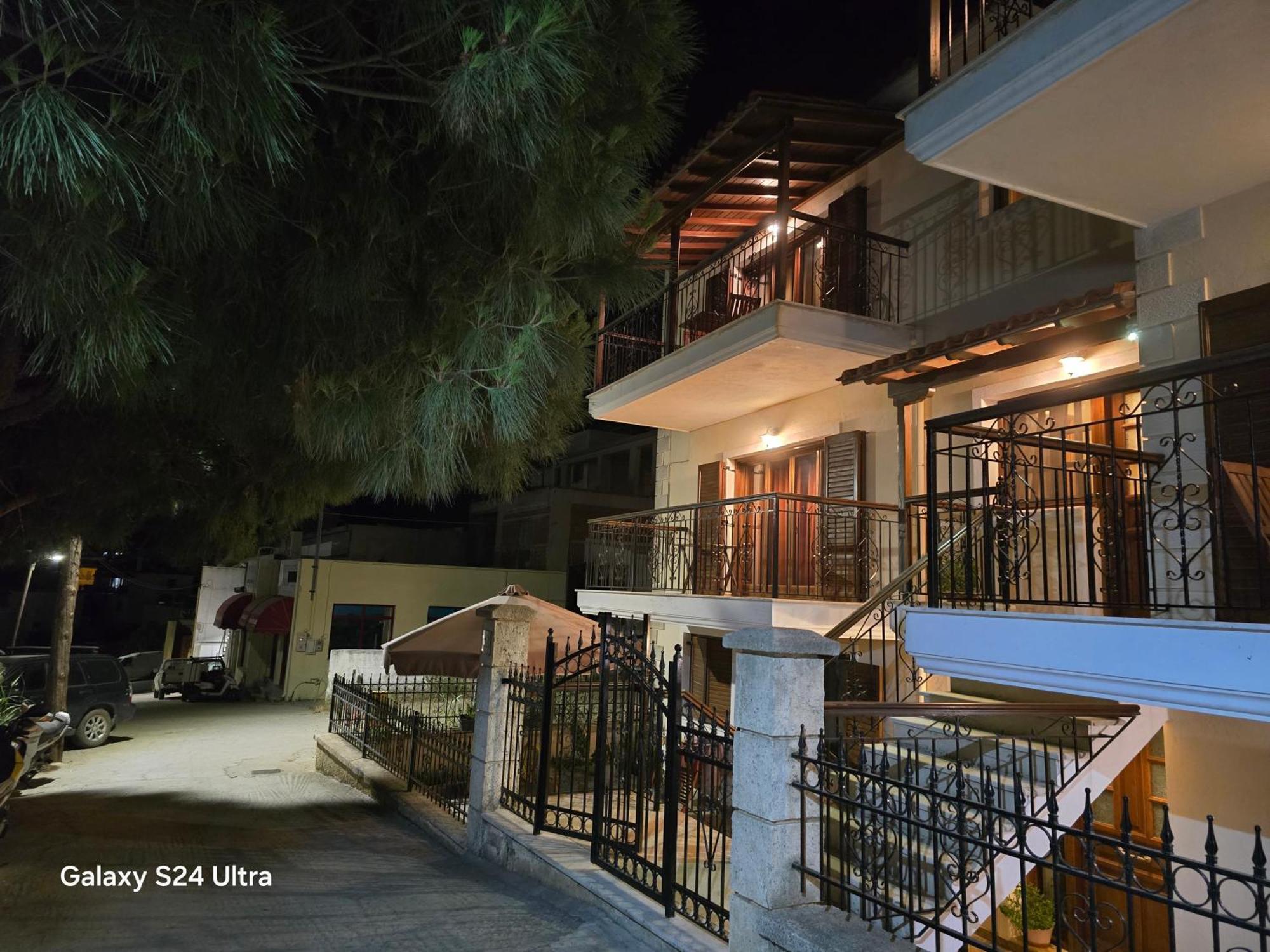 Filidas Apartments Skiathos Town Exterior foto